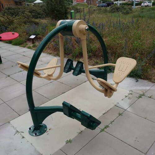 Outdoor fitness toestel Leg-press 18 De FZL lijn buiten fitness toestellen staan garant voor jarenlang sportief plezier